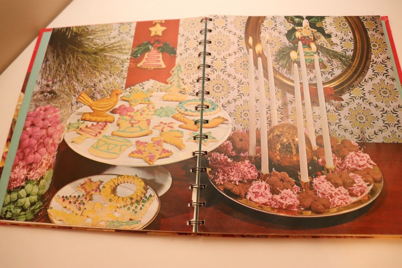 VTG 1963 Holiday Betty Crocker’s Cooky (Cookie) Book 1st Edition 9th Print HC gallery