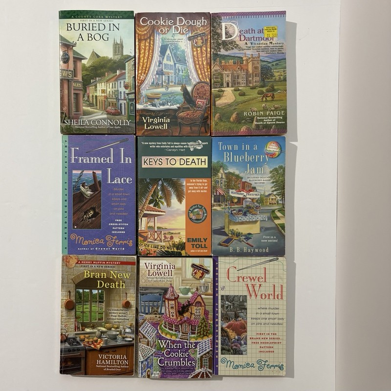 Lot of 19 Cozy Murder Mystery PB Books Needlecraft Bakery Cat Library Sookie… gallery