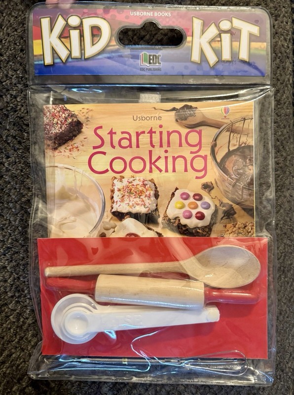 Usborne Books Kid Kit STARTING COOKING, EDC Publishing, New In Package (ages 5+)
