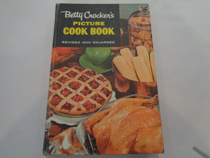 BETTY CROCKER PICTURE COOK BOOK.REVISED AND ENLARGED.H.C. 472 PAGES.
