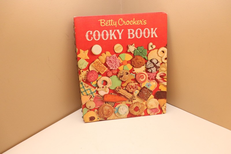 VTG 1963 Holiday Betty Crocker’s Cooky (Cookie) Book 1st Edition 9th Print HC
