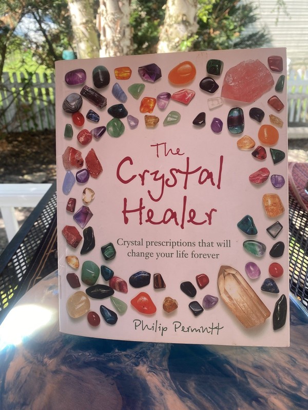 The Crystal Healer Philip Permutt Color Illustrated Crystals Guide Book