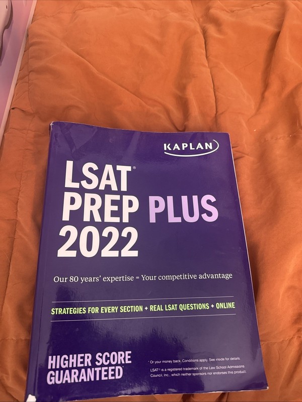 Kaplan LSAT Prep Plus 2022 (Like New)