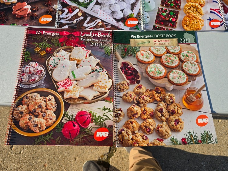 Lot of 11 Wisconsin Electric WE Energies Cookie Book Recipe Cookbooks 2006-2019 gallery