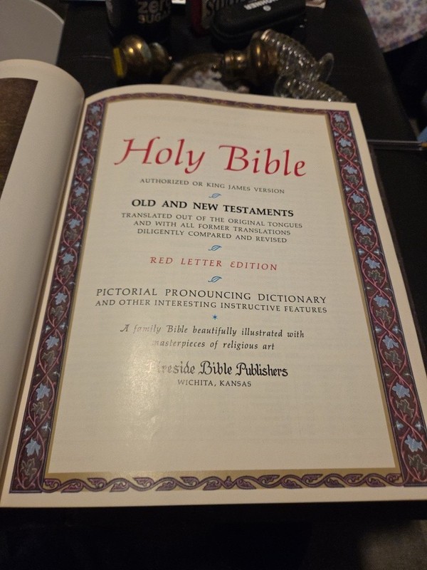 Vintage 1970s Fireside Family Edition Holy Bible (King James Version) with Salt gallery