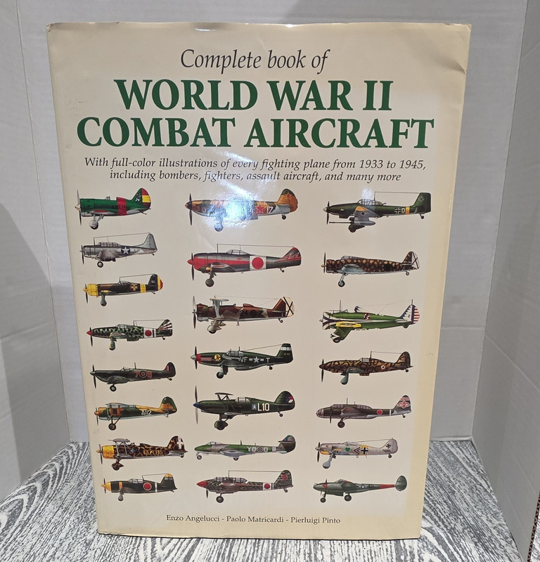 White Star Complete Book of WWII Combat Aircraft HC 1st Ed 1977 Illustrated