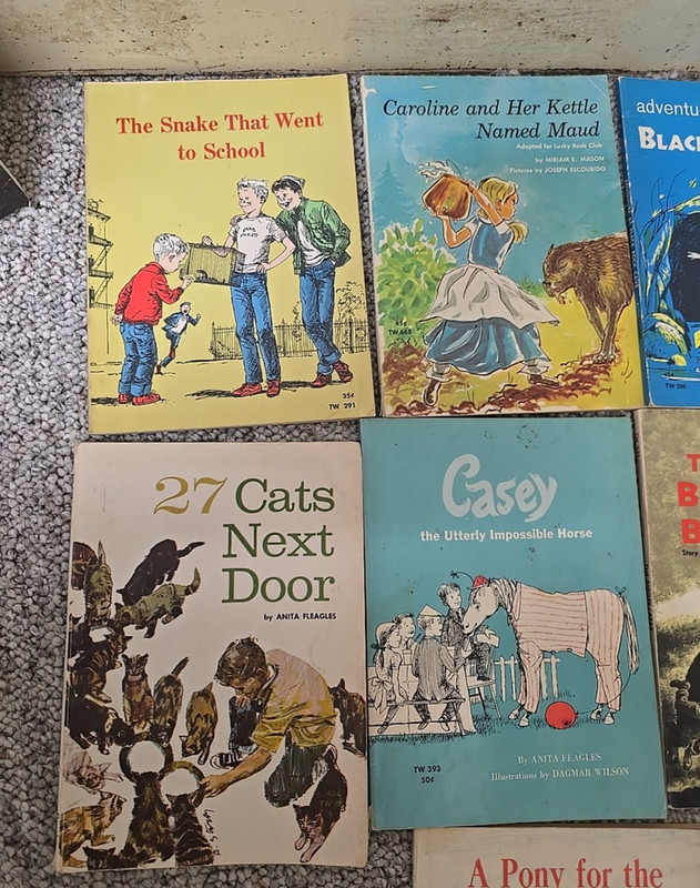 Lot of 8 Vintage Mixed Authors Scholastic Illustrated Paperback Children's Books gallery