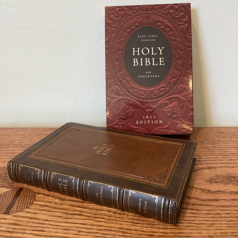 KJV 1611 Bible | With Apocrypha | Beautiful Faux Leather Bible | Thomas Nelson