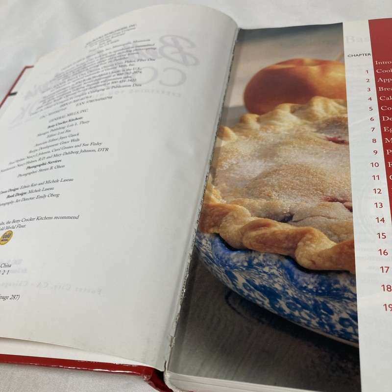Vintage 2000 Betty Crocker's Cookbook The Big Red Cookbook Hardcover 546 Pages gallery
