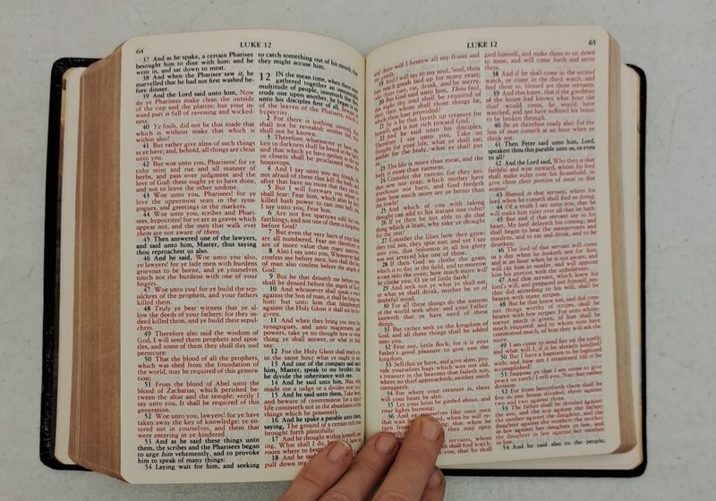 KJV Holy Bible Tyndale House Edition, First Printing 1981 #286A gallery