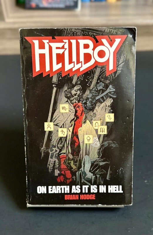 HELLBOY: On Earth As It In Hell : BRIAN HODGE 1st Print paperback