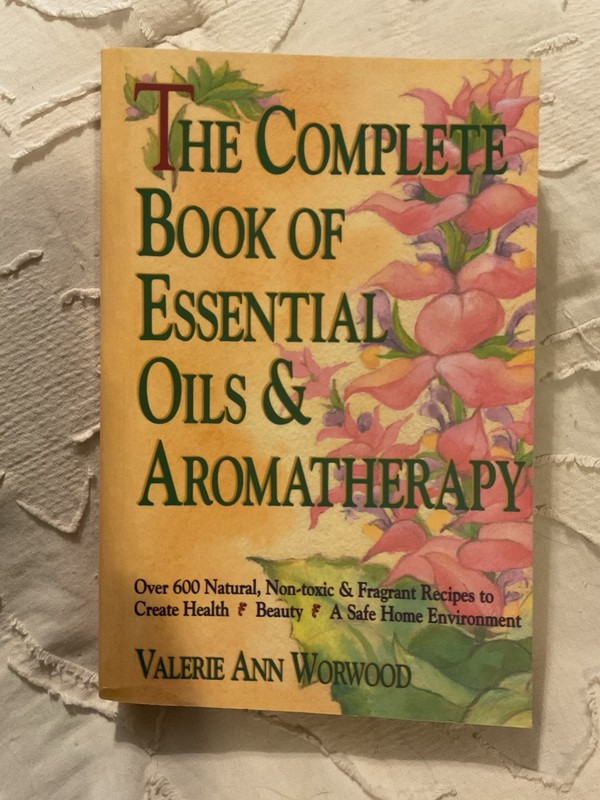 Book Valerie Ann Worwood The Complete Book of Essential Oils and Aromatherapy