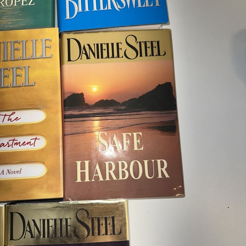 Lot of 11 Danielle Steel Romance Popular Series Hardcover HC/DJ gallery