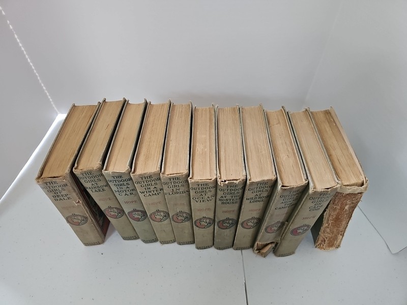 Lot of 11 The Outdoor Girls Laura Lee Hope Vintage Hardcover gallery