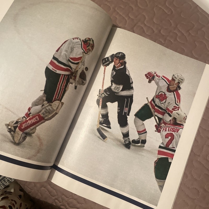 WAYNE GRETZKY Special Edition The GREAT ONE 360 Media Cover 3/3 2024 NHL Hockey gallery