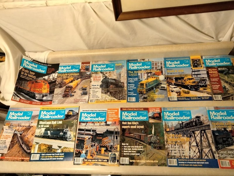 Model Railroader Magazine 1995 (12), 2000 (10), 2004 (10) YOUR CHOICE of 1 YEAR