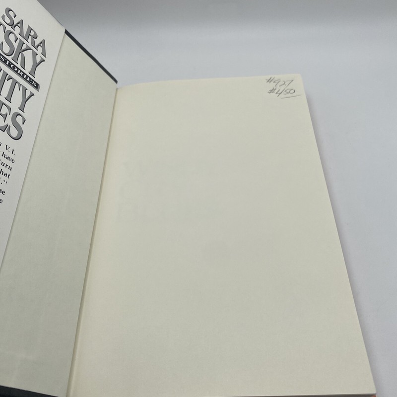 A V. I. Warshawski Novel Ser.: V.I. for Short by Sara Paretsky (1995, Hardcover) gallery