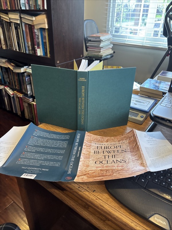 EUROPE BETWEEN THE OCEANS 9000 BC -AD 1000 Barry Cunliffe 2008 hcdj 1st YALE U.
