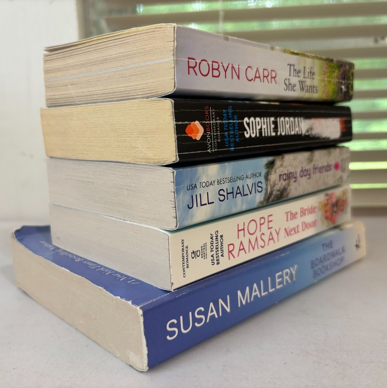 Lot of 10 Romance - Mixed Authors - Mass Paperbacks FREE SHIP gallery
