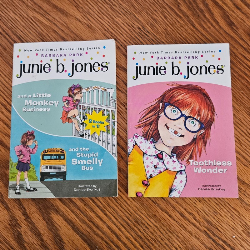 Junie B Jones 2-in-1 Monkey Business & Smelly Bus + Book 20 Toothless Wonder