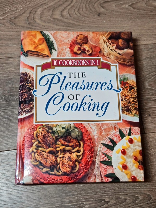 The Pleasures Of Cooking – 10 Cookbooks In One, 608 Pages, great Condition, 1993