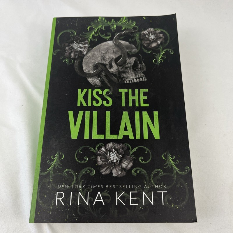 Kiss the Villain : A Dark College MM Romance (Legacy of Gods) by Rina Kent…