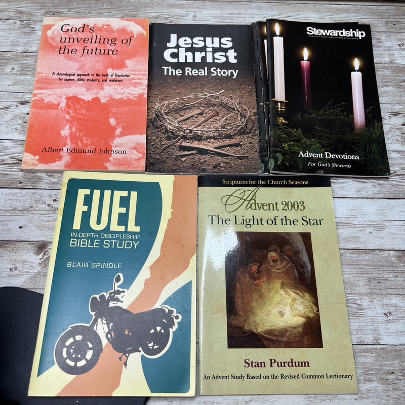 Lot of 36 Christian Bible Jesus Related Booklets/Pamplets Vintage 6lbs gallery