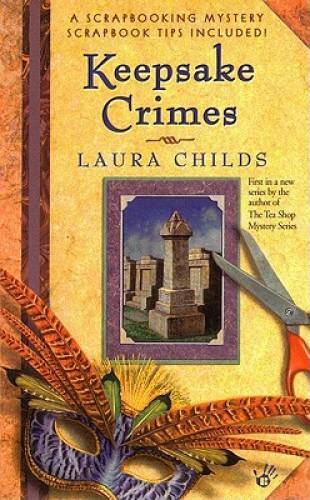 Keepsake Crimes (A Scrapbooking Mystery) – Mass Market Paperback – GOOD