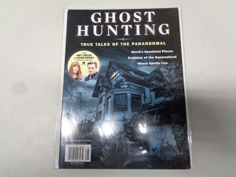 Ghost Hunting True Tales of the Paranormal 2022 Meredith Magazine NEW Amy Bruni