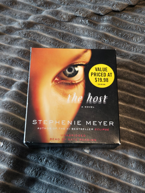 The Host by Stephenie Meyer Unabridged Audiobook Audio CD Read by Kate Reading