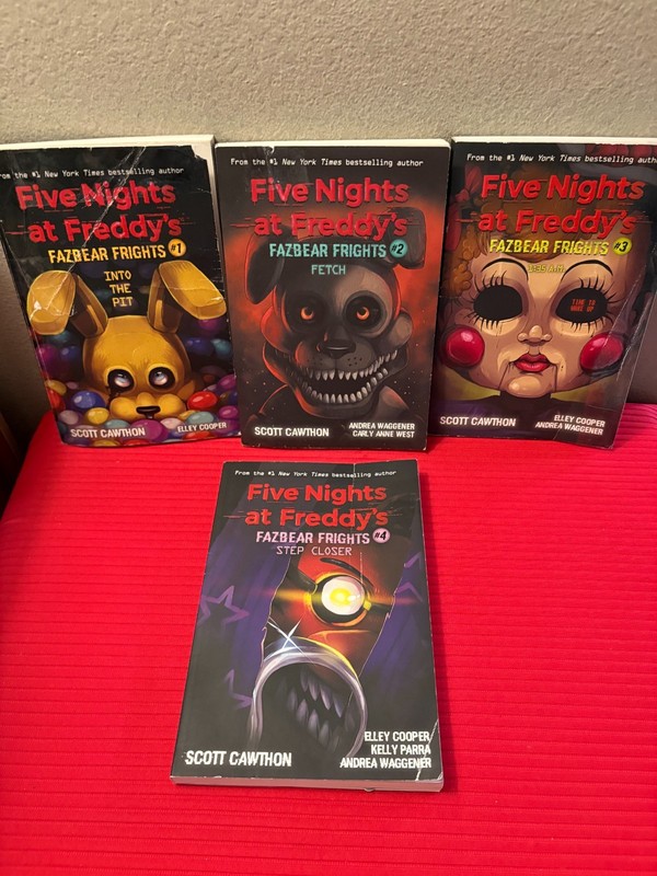 FIVE NIGHTS AT FREDDYS BOOKS 1-4, Scott Cawthon, Trade Paperback