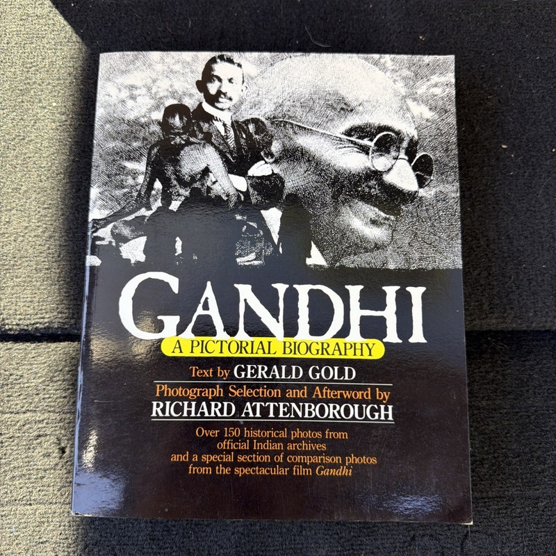 GANDHI A PICTORIAL BIOG. – GEROLD GOLD – 1ST ED. – 1983 – – NEWMARKET PRESS.