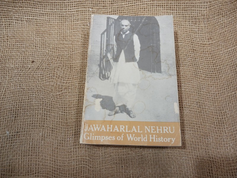 Glimpses of World History, Jawaharlal Nehru (1984), Trade Paperback); 11th print