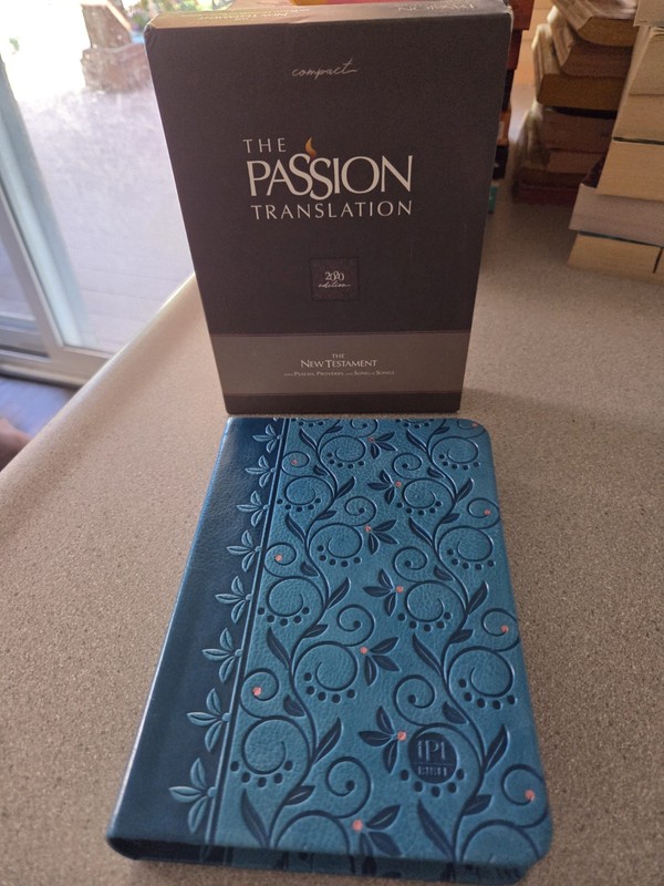 The Passion Translation New Testament (2020 Edition) Compact Teal: With Psal…