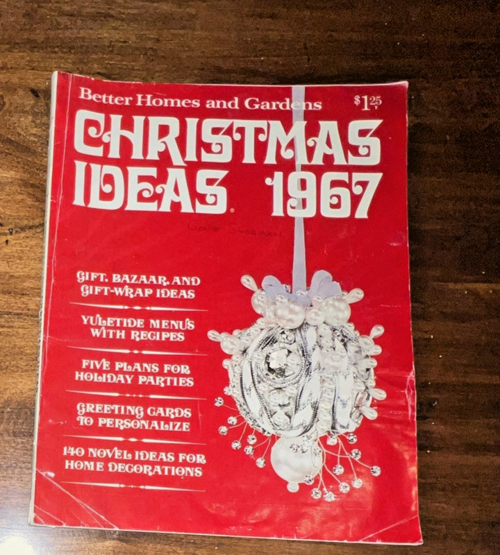 Vtg Lot of 10 Better Homes & Gardens Christmas Magazines 1967,68,69,70,71,72,74 gallery