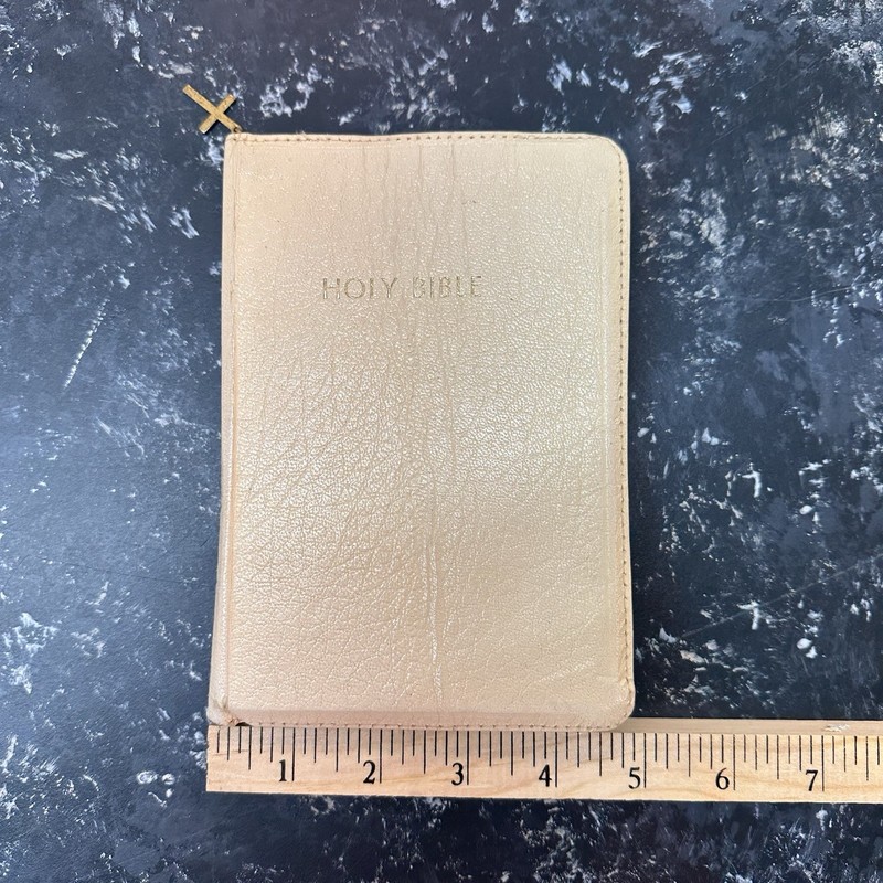 White KING JAMES VERSION HOLY BIBLE Red Letter by Thomas Nelson w/zipper Cross gallery