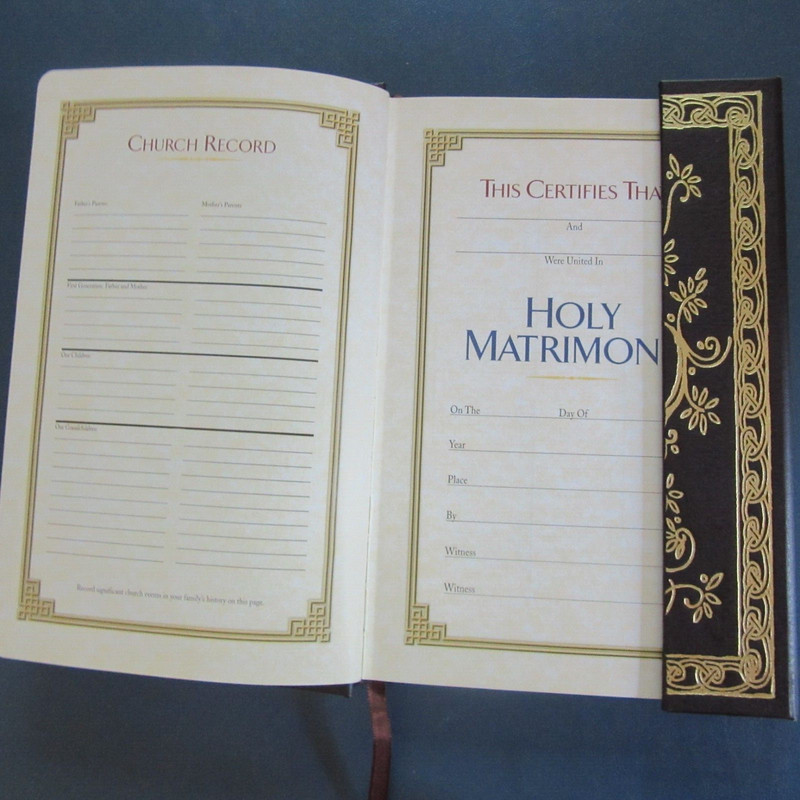 The Holy Bible NKJV gold-gilt snap edge hardcover Thomas Nelson, Inc. 1990 gallery