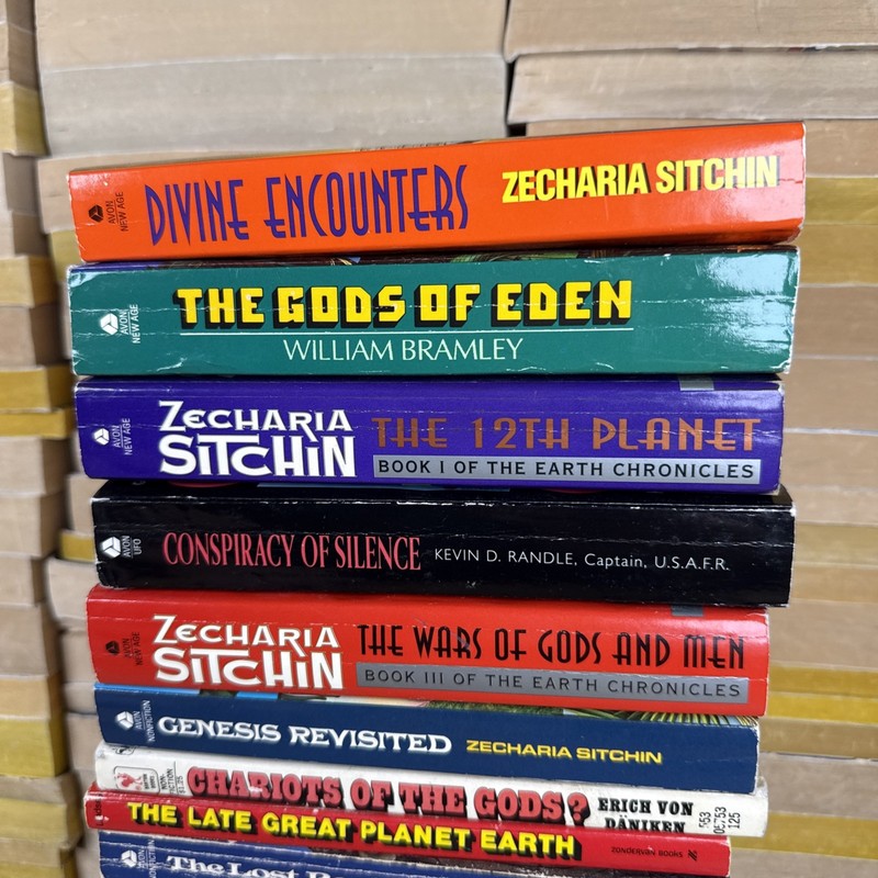 Lot Of 14 Ufo Conspiracy Books Zecharia Sitchin Erich Von Daniken Hal Lindsey pb gallery