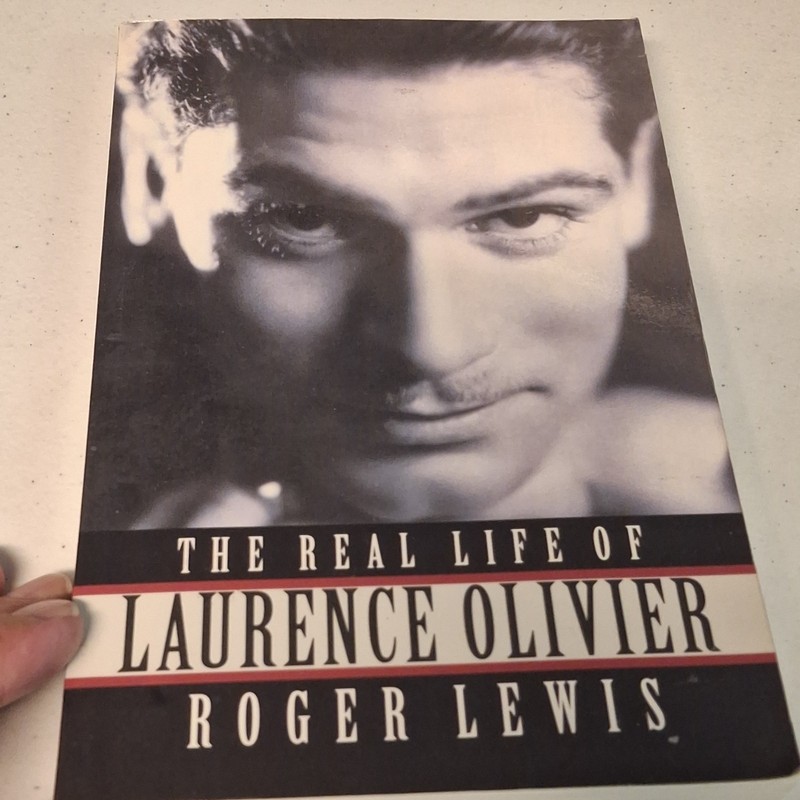 The Real Life of Laurence Olivier Paperback by Roger Lewis Applause English