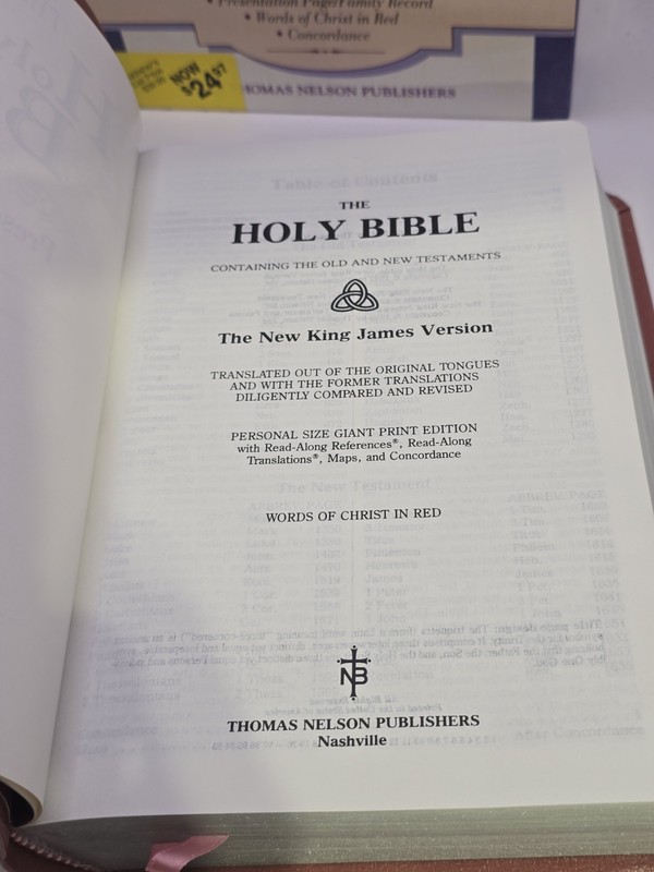 Holy Bible Personal Giant Print 1982 NKJV Nelson Dusty Rose Bonded Leather gallery