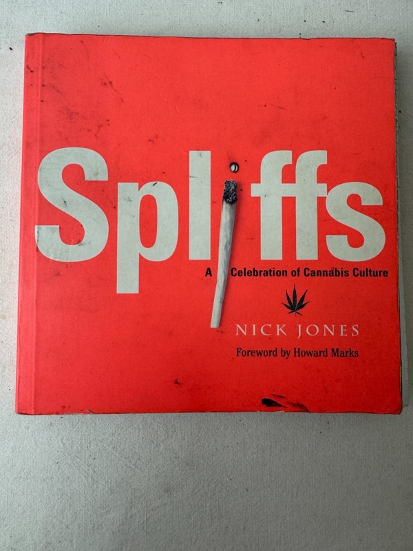 Spliffs – Nick Jones 2003 – 1st Printing Cannabis Culture Black Dog & Leventhal