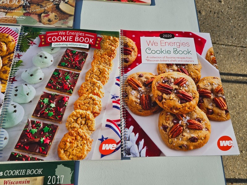 Lot of 11 Wisconsin Electric WE Energies Cookie Book Recipe Cookbooks 2006-2019 gallery