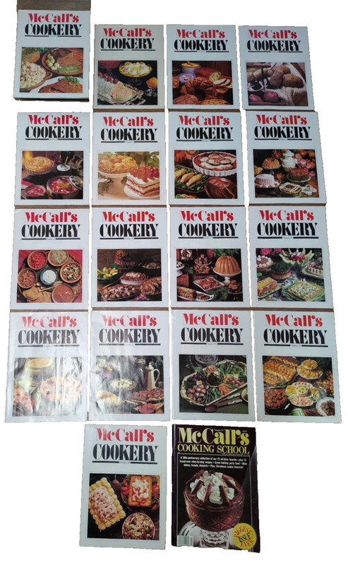LOT OF 17 VINTAGE McCall’s COOKERY SOFTCOVERS RECIPE BOOKLETS with plastic case