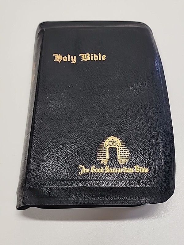 1941 HOLY BIBLE «The Good Samaritan» Illuminated King James Version Red Letter