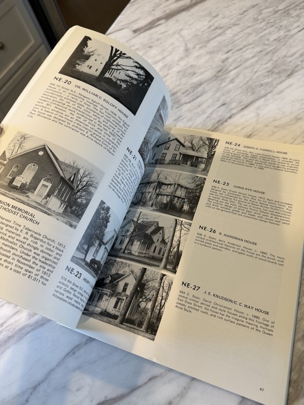 1977 Mason City Iowa An Architectural Heritage Historic Buildings Softcover gallery