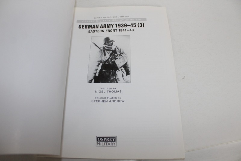 Lot of 4 Osprey Military Men at Arms Series - Nos. 229, 234, 254, 326 gallery