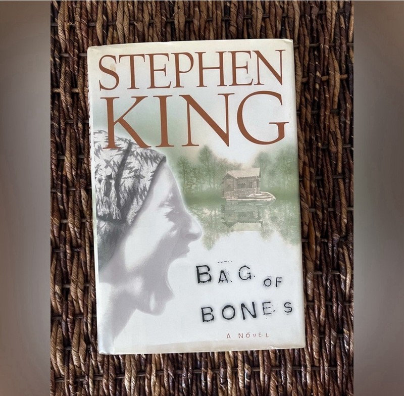 Stephen King “Bag of Bones”. Hardcover. EUC. 529 pages