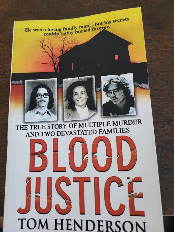 BLOOD JUSTICE By Tom Henderson St Martin’s True Crime Paperback – like new