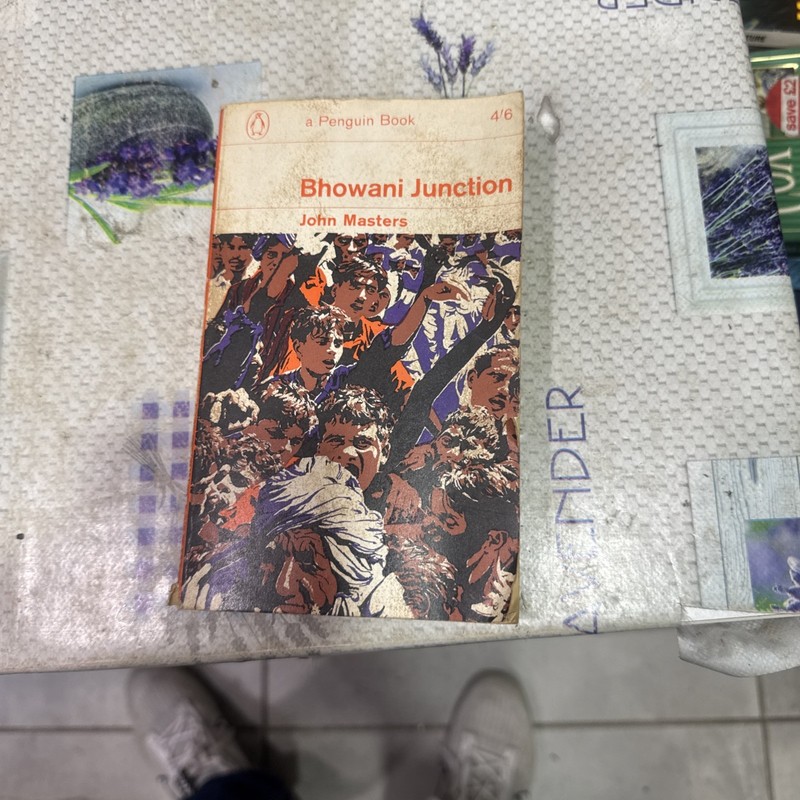 Bhowani Junction by John Masters: Penguin PB No. 1439: Ivan Lapper Cover