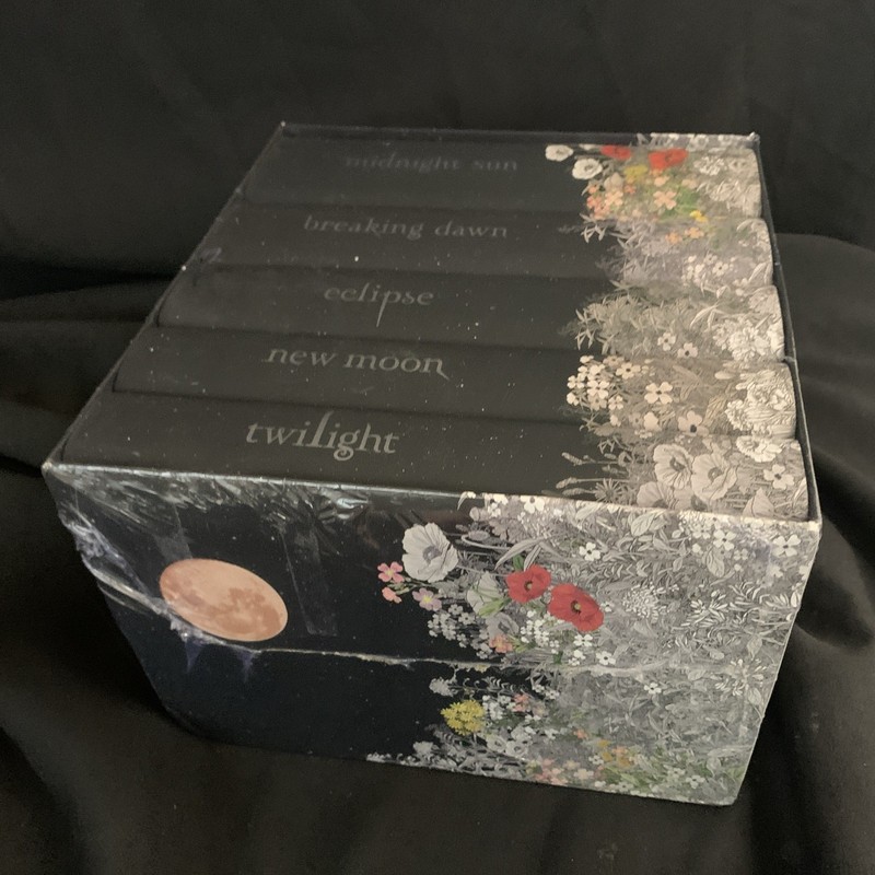 NEW SEALED! FRESH! CLEAN! Twilight Saga Deluxe Hardcover Box Set Stephenie Meyer gallery
